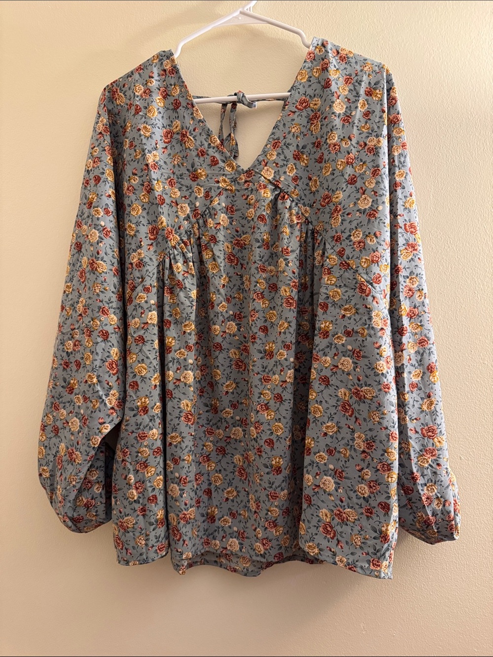HAYDEN LA Balloon Sleeve V Neck Floral Blouse